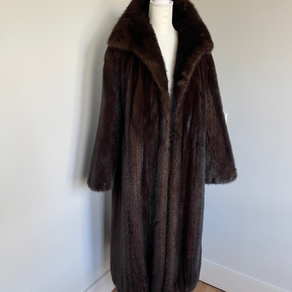 Sold : Classic High End Mahogany Mink Coat.(M) - Picture 5 of 9